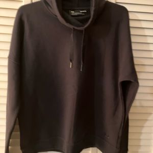 Under Armour black sweatshirt